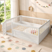 Letto per bambini a pavimento 140 ¡Á 200 cm con recinto e porta in legno bianco