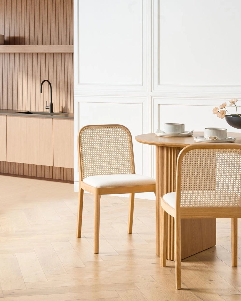 Set di 2 Sedie da pranzo in rattan a treccia viennese Schienale in poliestere Seduta in gomma Telaio in legno senza braccioli Marrone chiaro