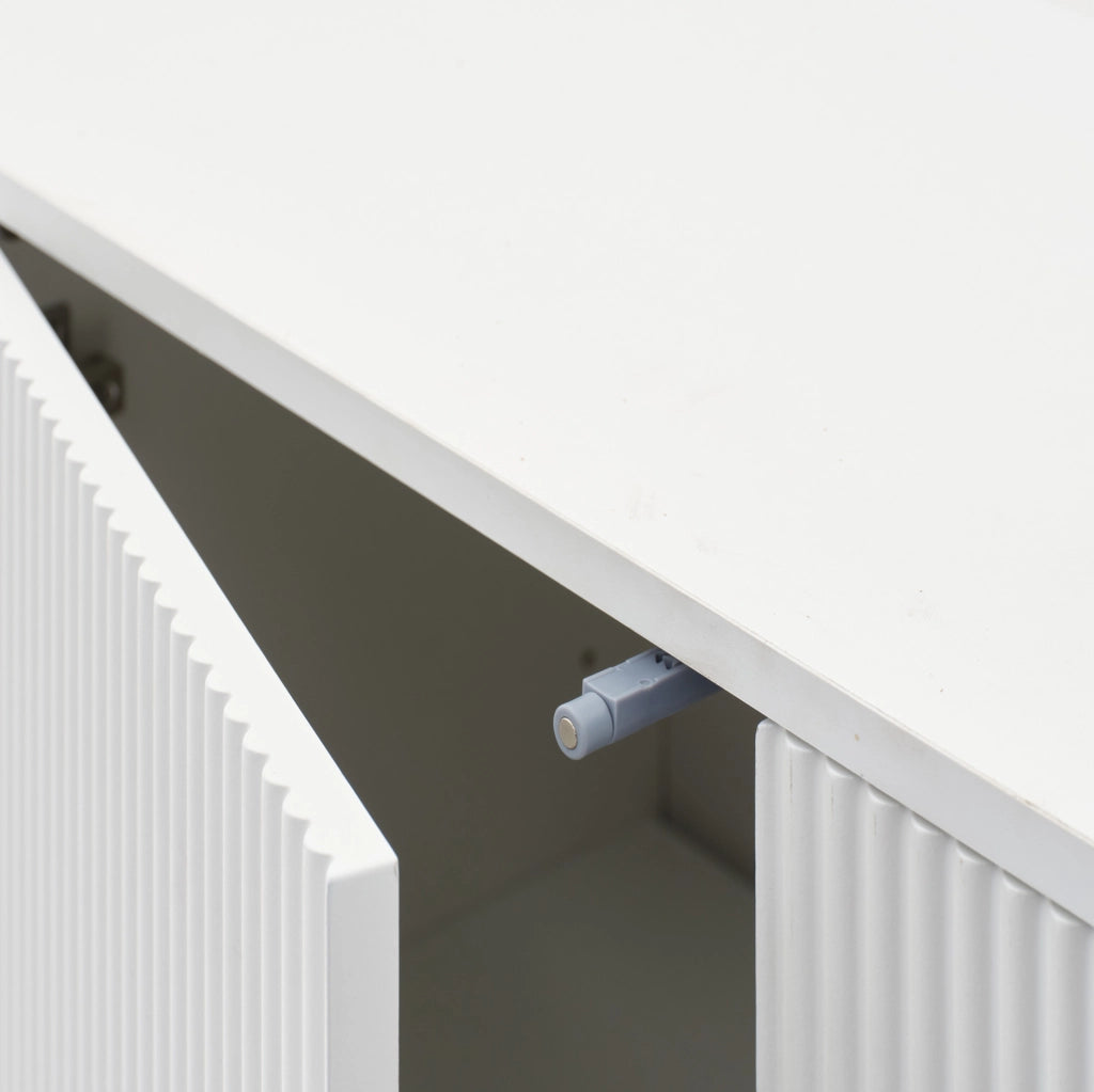 Credenza bianca 160 cm con ripiani regolabili e gambe in metallo
