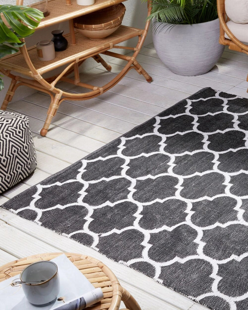 Tappeto tappetino Moquette Bianco e Nero Reversibile Materiale Sintetico Esterno e Interno Motivo Quadrifoglio Rettangolare 140 x 200 cm