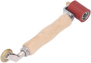 Ferramenta a rulli doppio lato - Materiale siliconico - Rullo di dettaglio in ottone - Resistente al calore fino a 260°C - Dimensioni 53 x 29 x 121 mm - Adatto per PVC/TPO/EPDM - Rullo per copertura.