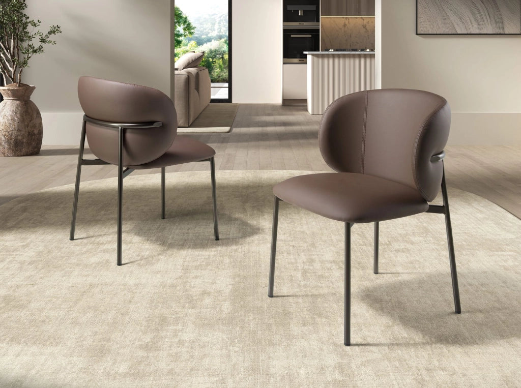 Sedia in similpelle marrone scuro