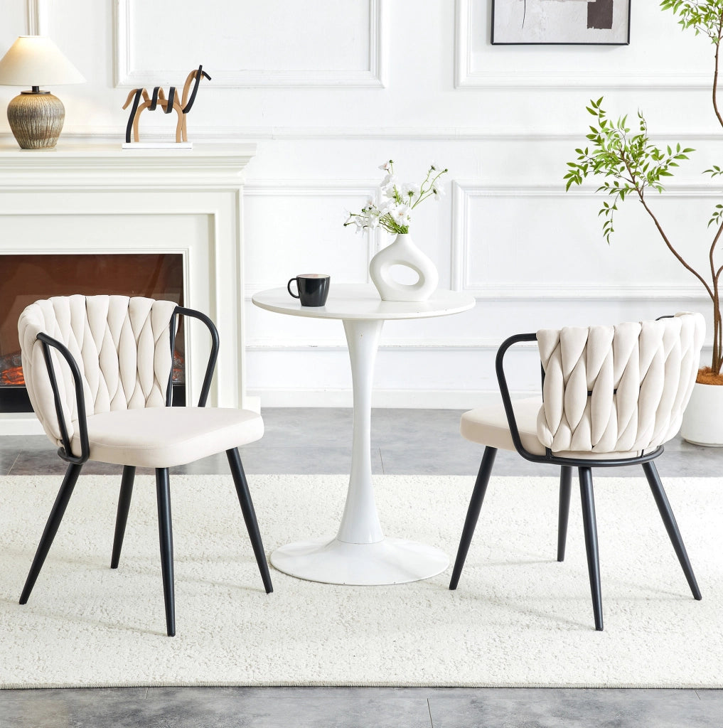 Sedia da pranzo ULEVR beige con schienale intrecciato, braccioli e gambe in metallo nero, portata 120 kg