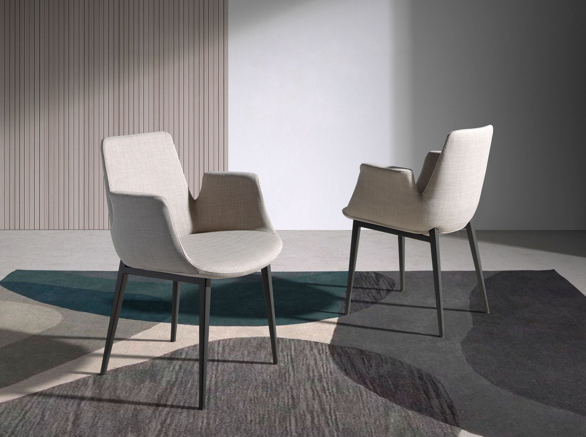 Sedia in tessuto grigio