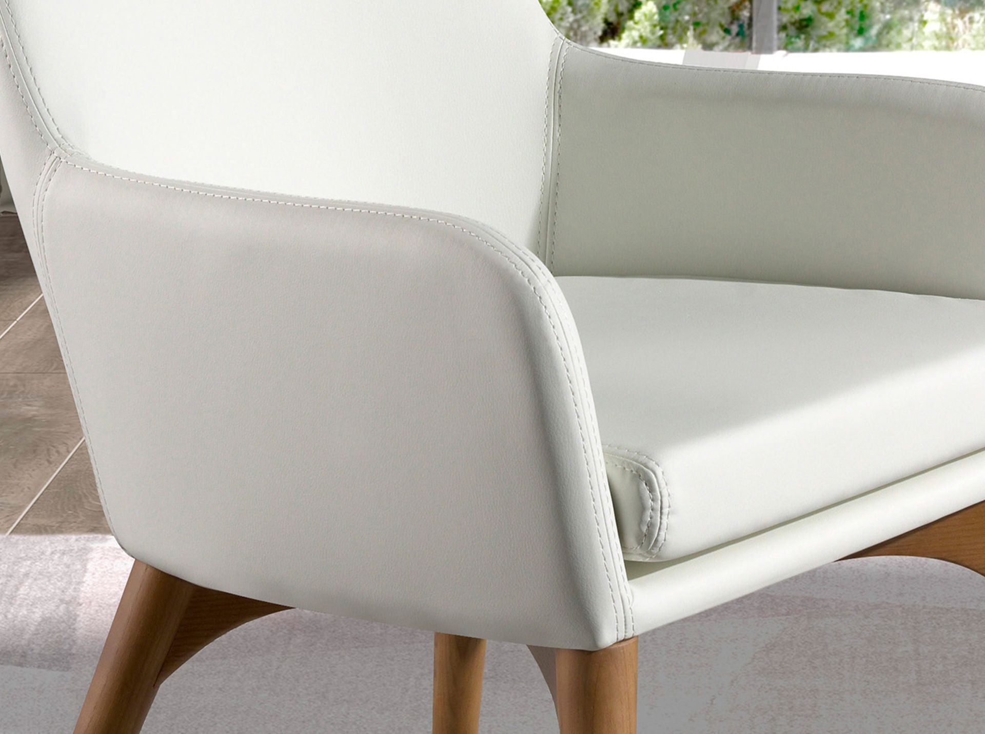 Sedia in ecopelle bianca