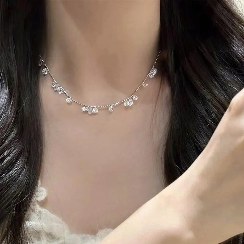 Collana con gypsophila e diamanti fatta a mano, regalo di Natale o di compleanno.