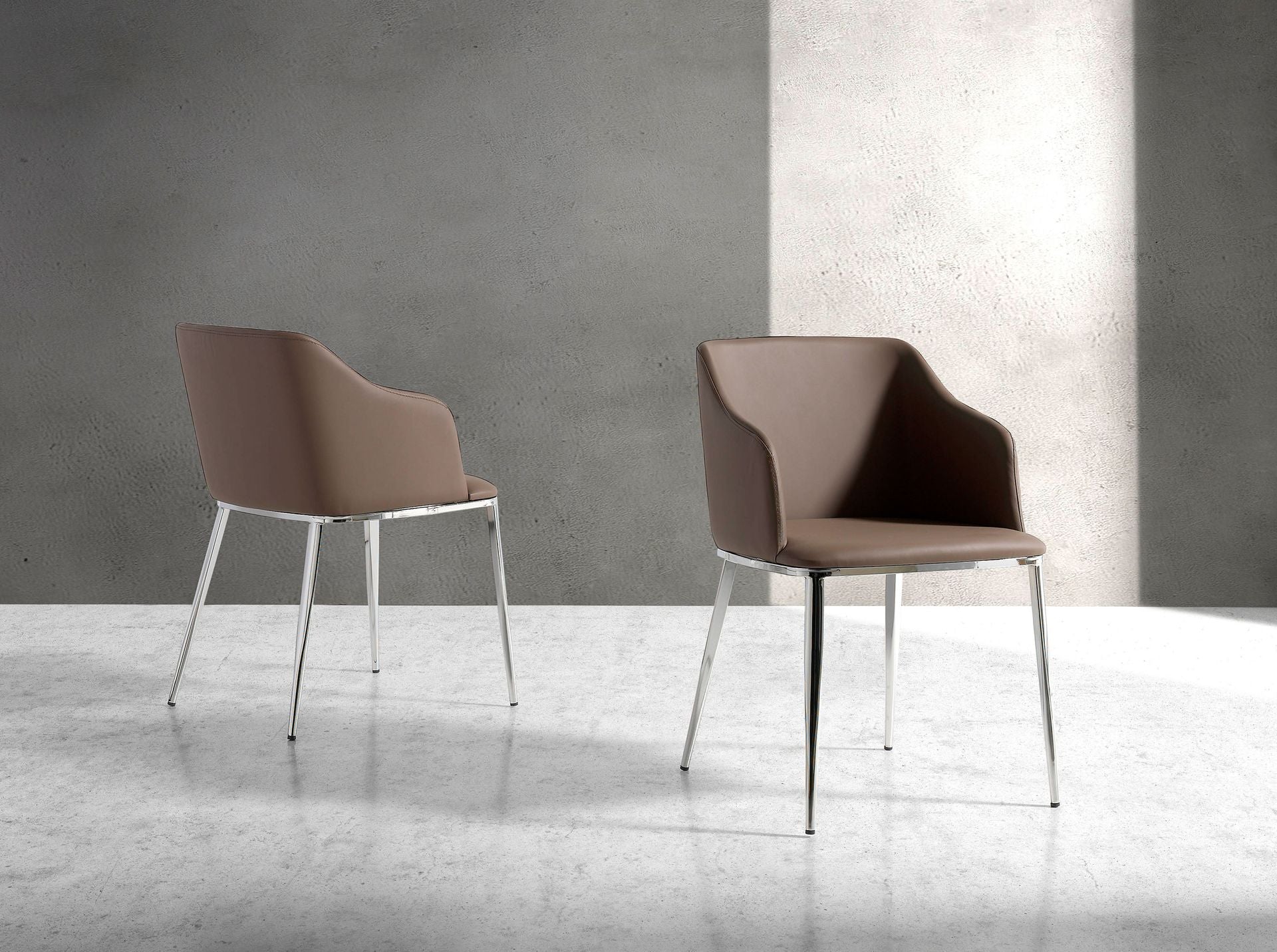 Sedia in ecopelle marrone