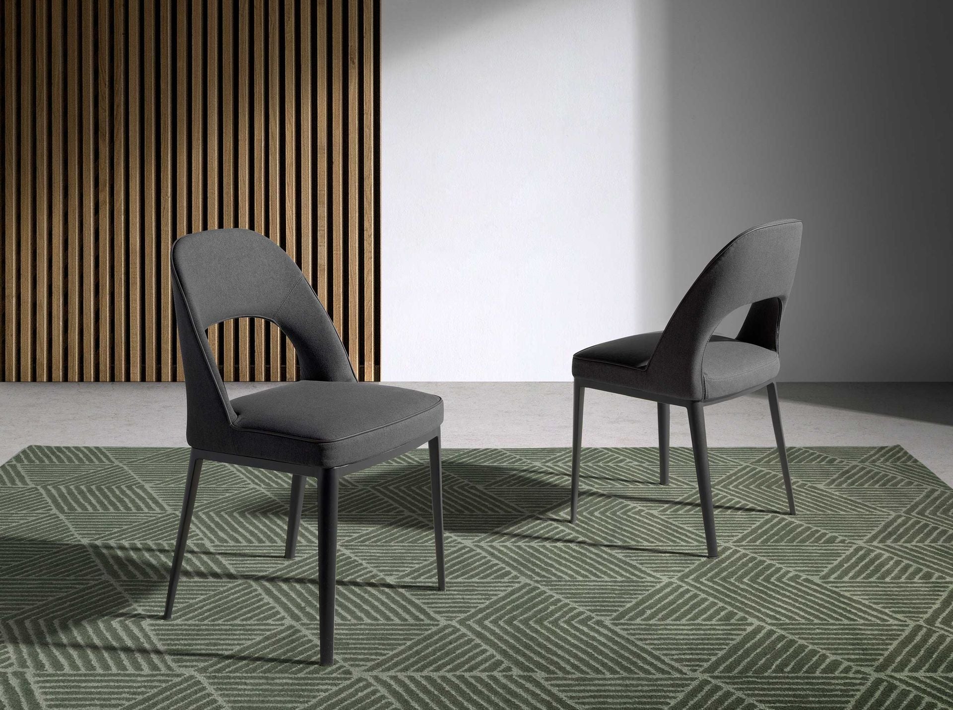 Sedia in tessuto grigio scuro