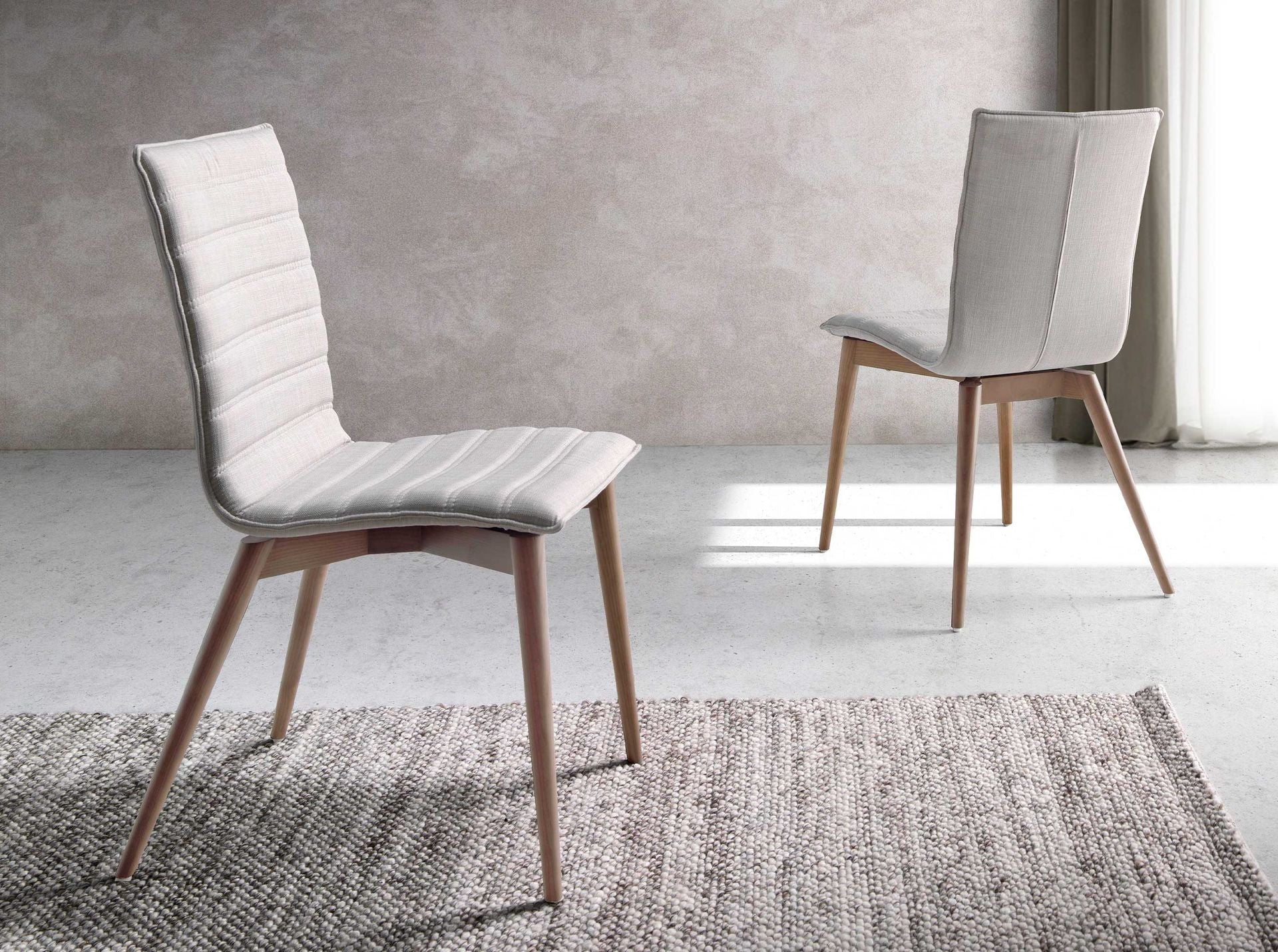 Sedia in tessuto grigio