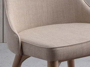 Sedia in tessuto marrone