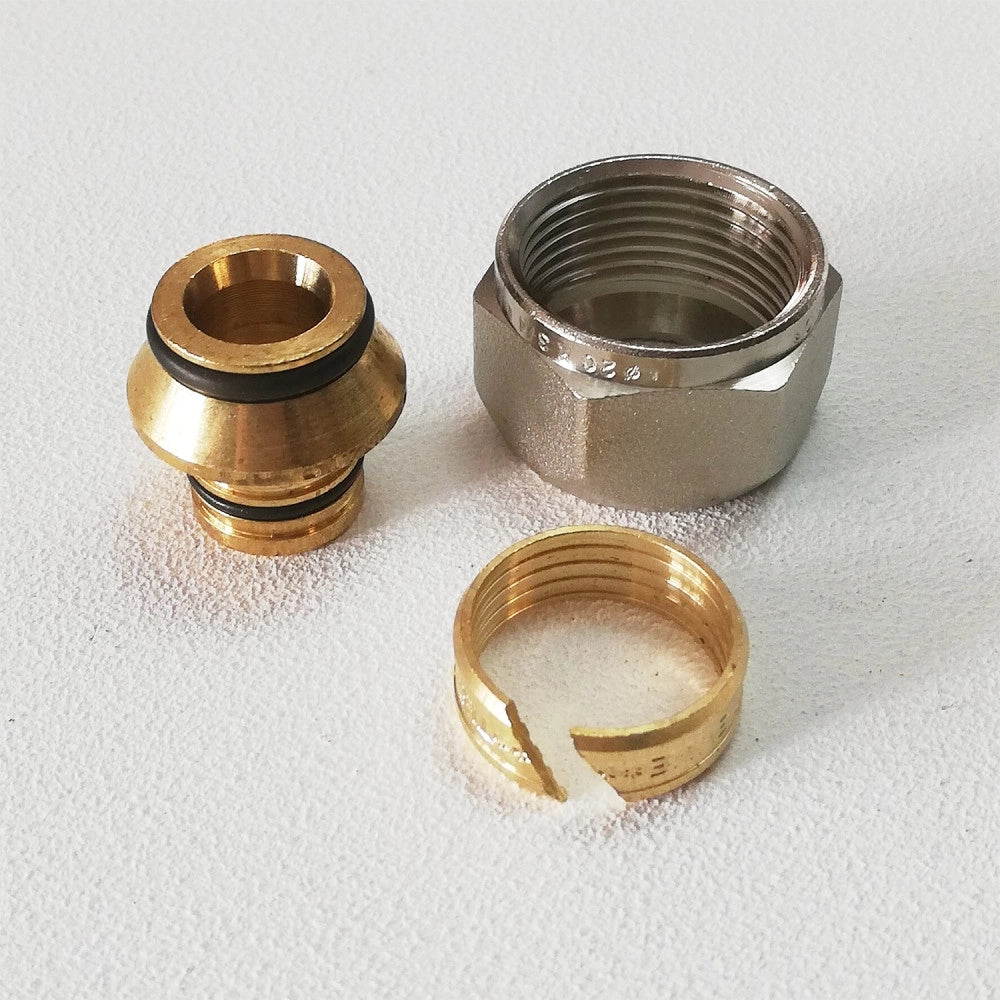 Adattatore da 16mm attacco 1/2 x 16mm per tubo multistrato