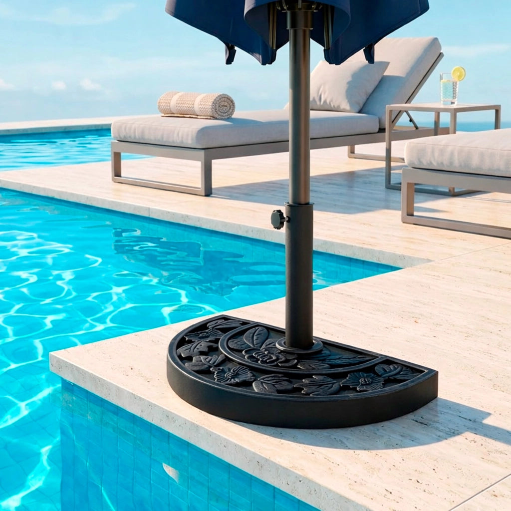 Base Ombrellone Semicircolare Motivo Floreale In Cemento HDPE E Metallo Supporto Per Palo Ø 38/48 Mm Ideale per Balcone Terrazza Giardino Resistente Intemperie 50 x 31 x 7 Cm Nero