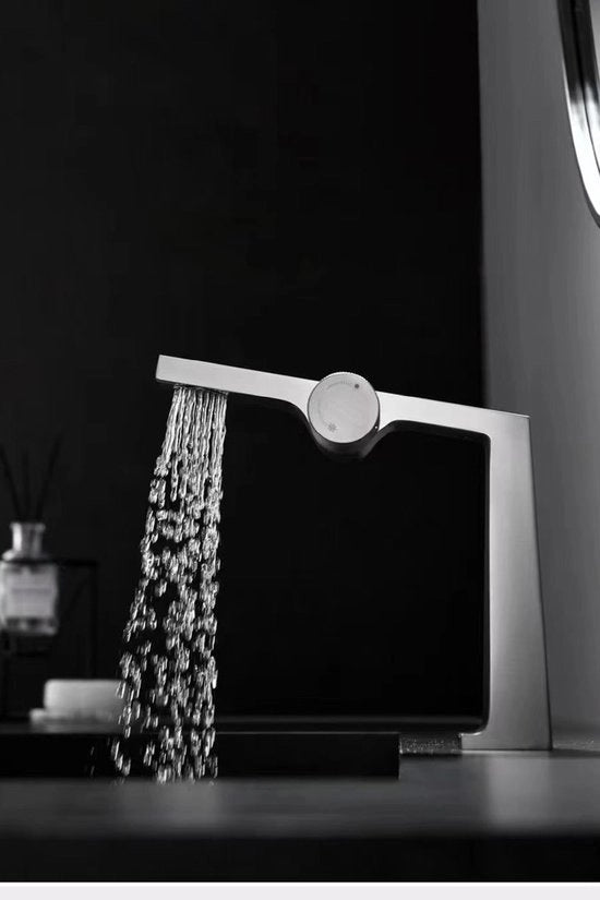 Maniglione Bagni Regolatore Creativo Fonte Acqua Singolo Maniglione Singolo Foro Caldo e Freddo Doppia Regolazione Rubinetto Bagni Maniglione Regolatore Creativo Fonte Acqua Uscita Disegno Singolo Maniglione Singolo Foro Caldo e Freddo Rubinetto Bagni