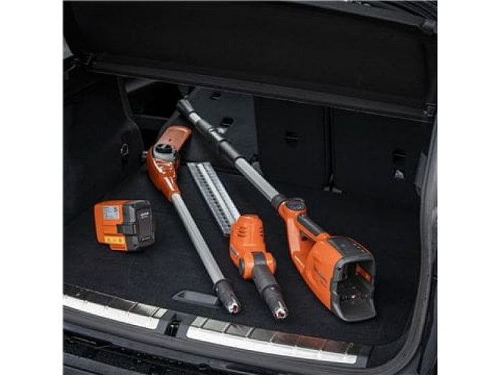 Potatore Husqvarna 120iTK4-P a batteria con asta telescopica e batteria BLI 10 e caricabatterie