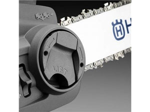 Potatore Husqvarna 120iTK4-P a batteria con asta telescopica e batteria BLI 10 e caricabatterie