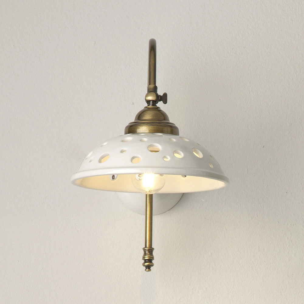 CONTEMPORANEA Applique in Ceramica Bianca Lucida con Braccio in Ottone
