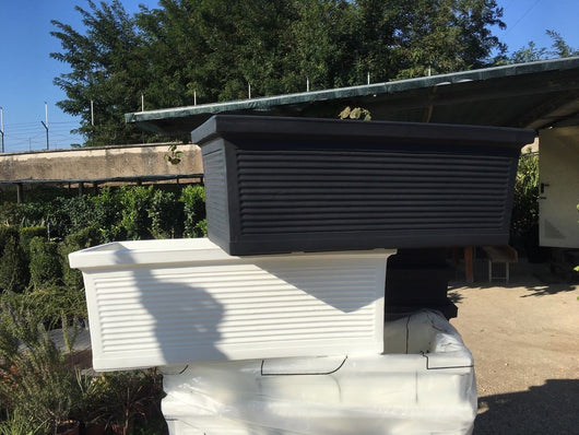 Fioriera rettangolare millerighe in resina da 100cm Colore: Bianco