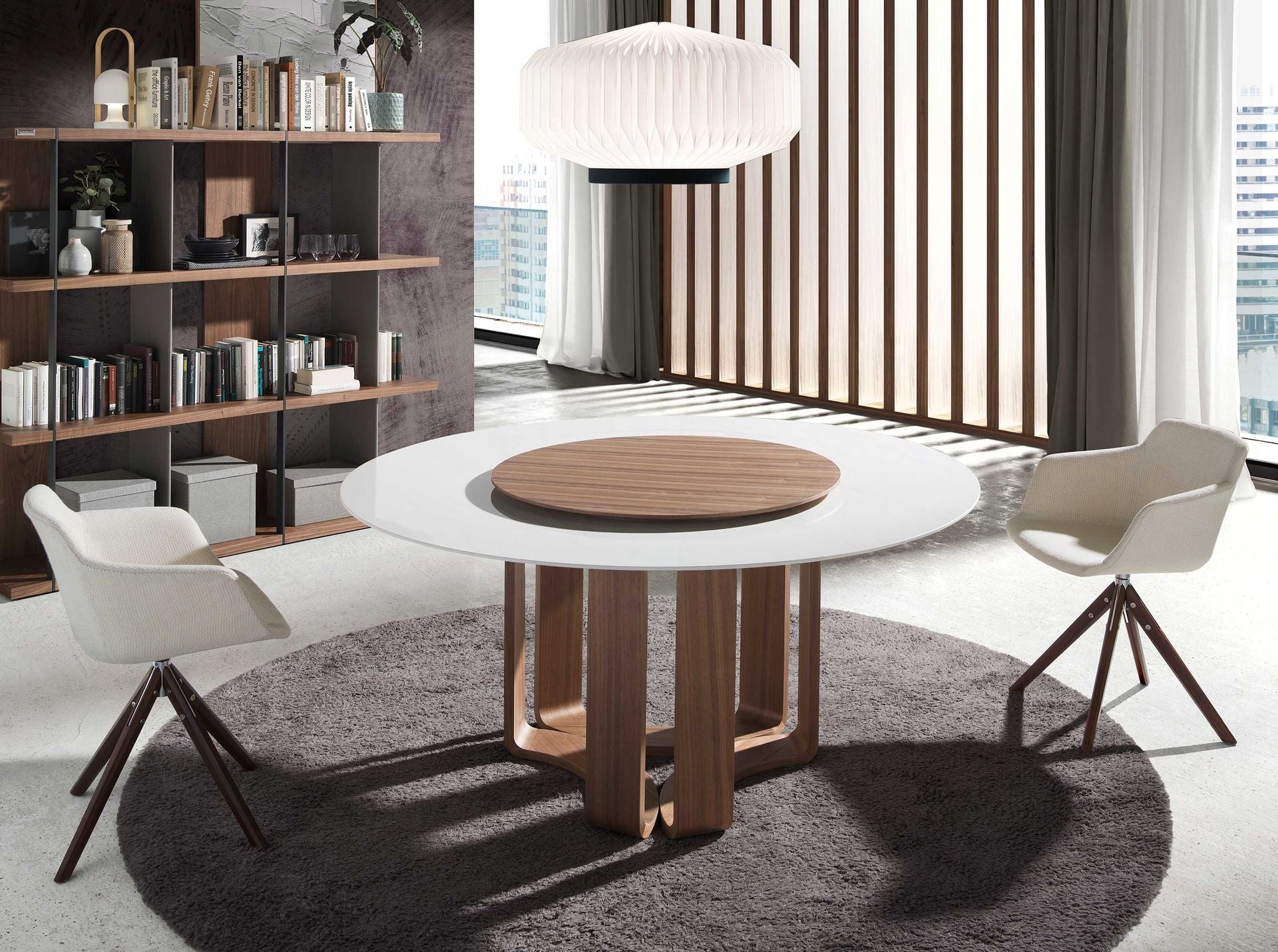 Sedia girevole in tessuto beige