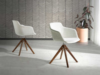 Sedia girevole in tessuto beige