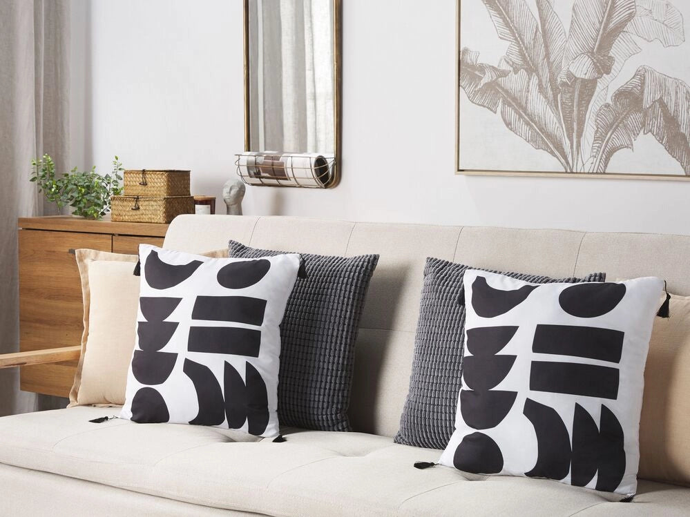 Set di 2 cuscini motivo geometrico nappe 45 x 45 cm bianco e nero
