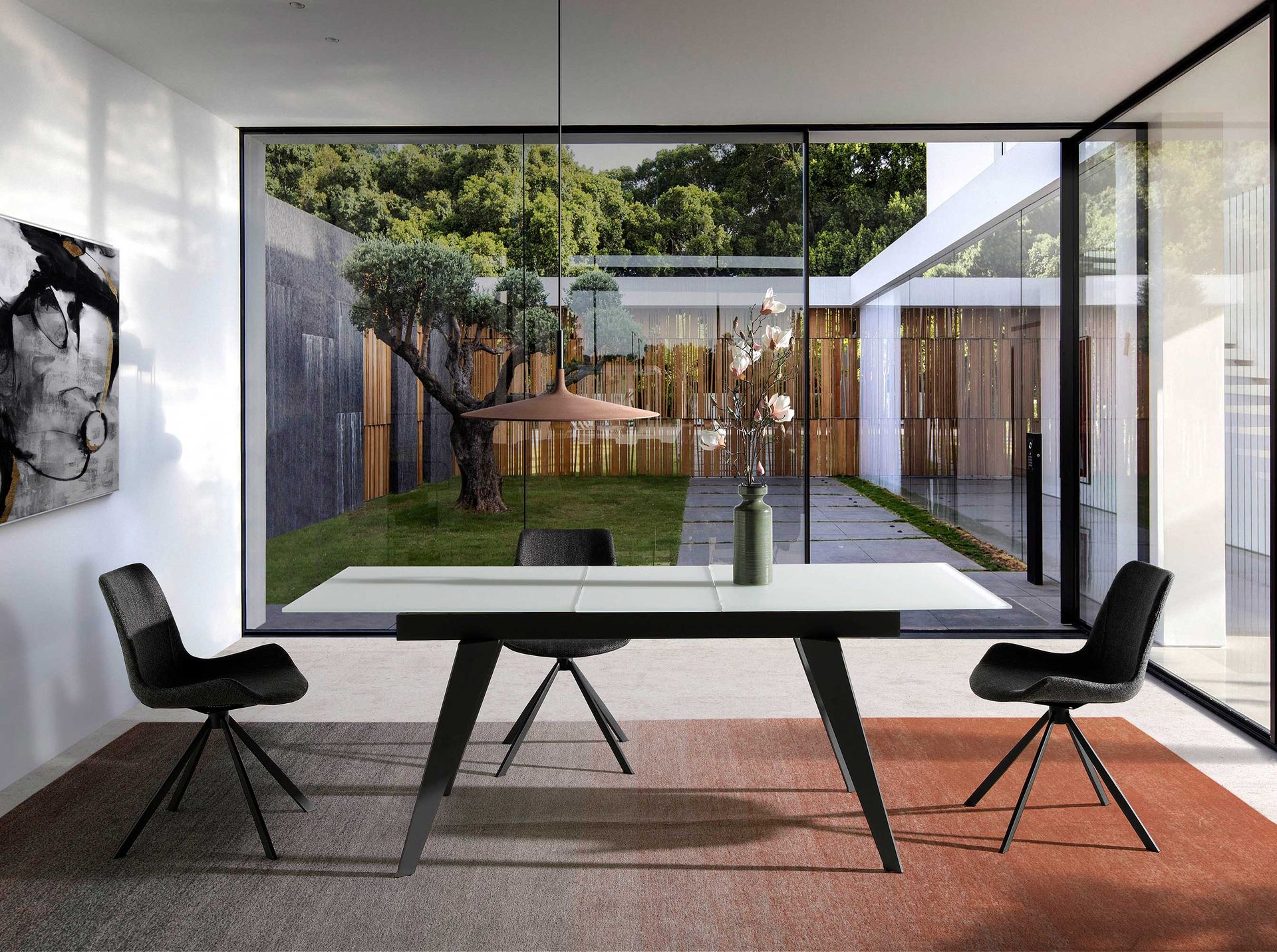 Sedia girevole in tessuto grigio scuro