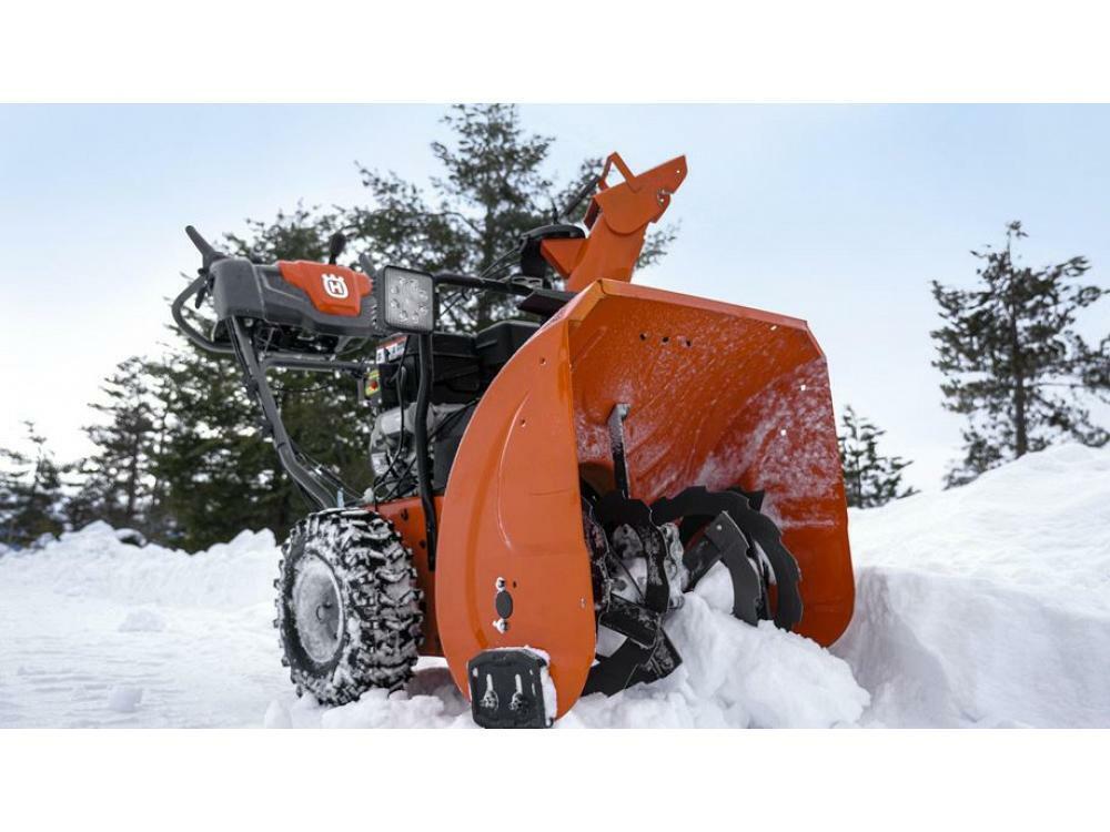 Spazzaneve professionale Husqvarna ST227 due stadi fresa 68cm motore 254cc 8,5Hp