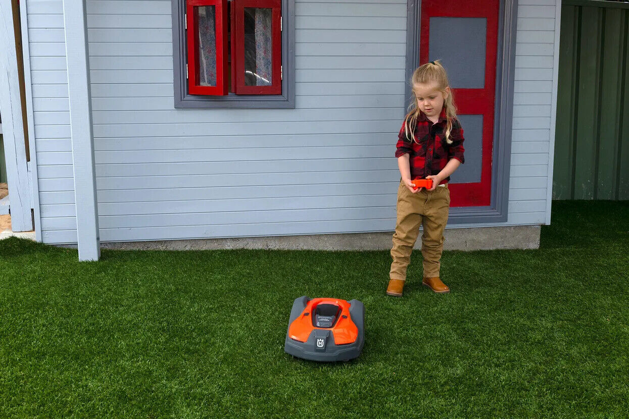 Automower giocattolo tagliaerba Husqvarna radiocomandato con fari a LED