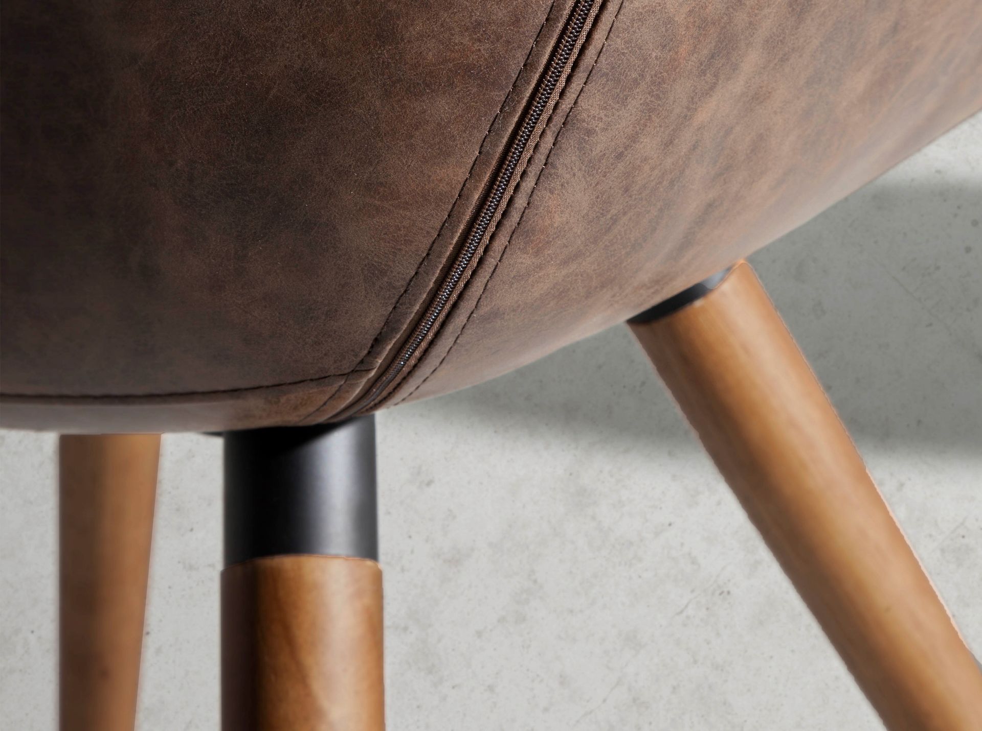 Sedia in ecopelle marrone cioccolato