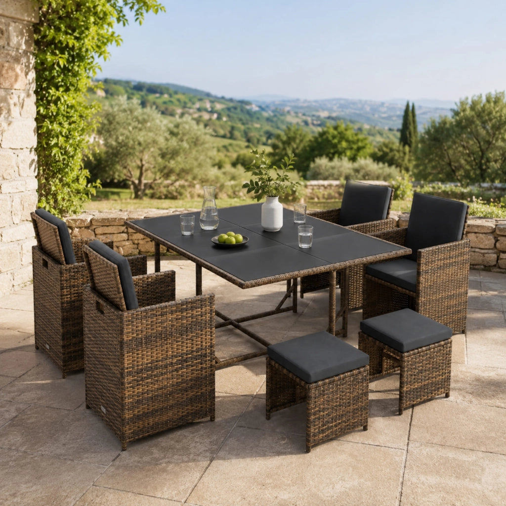 Set Salvaspazio Da Giardino In Polyrattan Con Tavolo Quattro Poltrone E Quattro Sgabelli A Scomparsa Con Cuscini E Vetro Temperato Arredo Outdoor Elegante Per Esterni Marrone E Nero