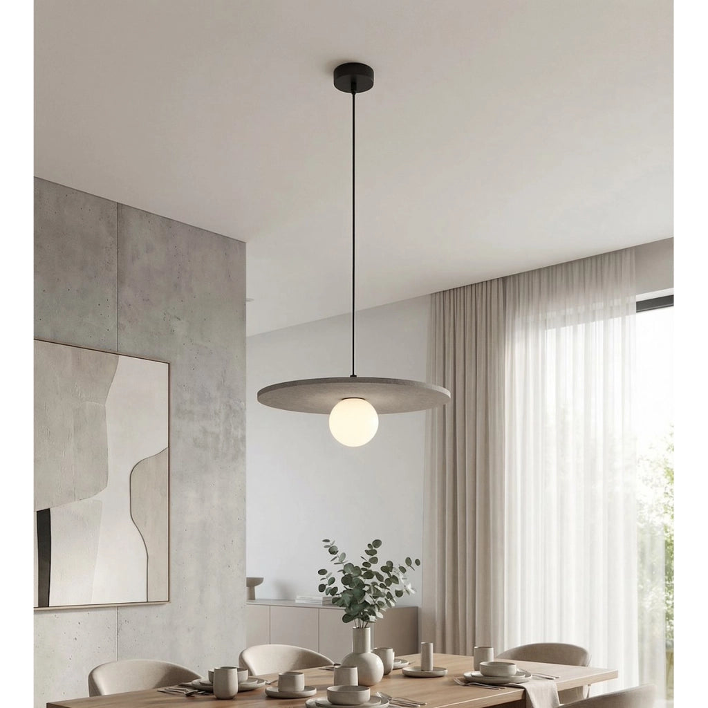 Lampada a sospensione CALMA con paralume in feltro grigio