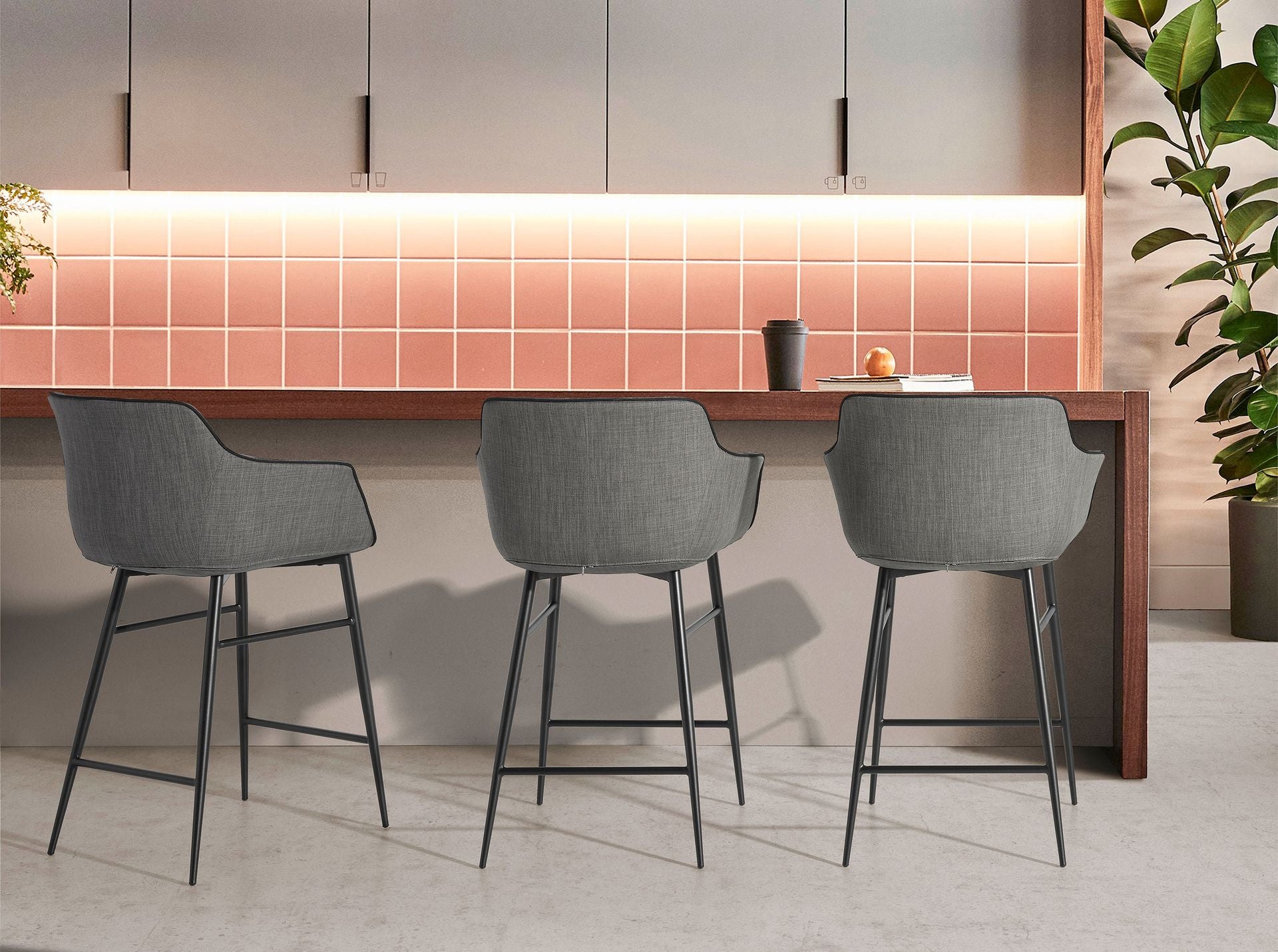 Sgabello in tessuto grigio