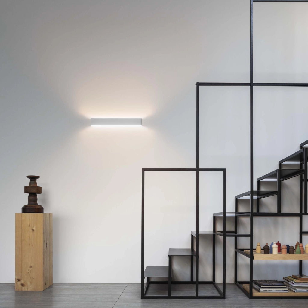 Applique Delta 1 Luce Led Integrato Nera