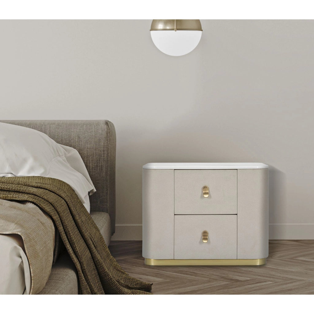 Comodino Beauty in legno crema con cassetti e anta, base dorata