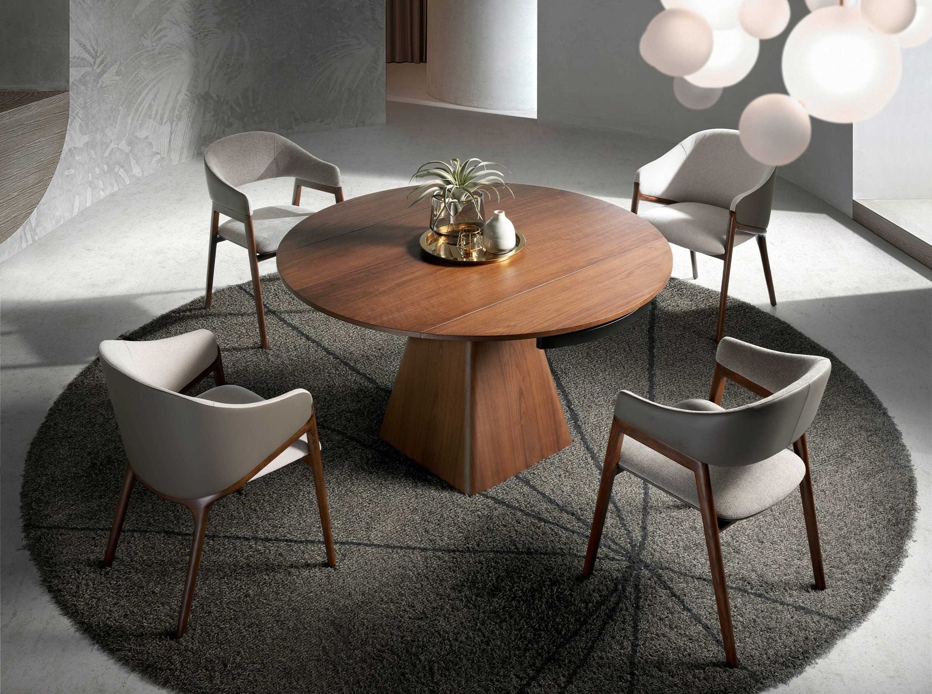 Sedia in tessuto beige ed ecopelle visone scuro