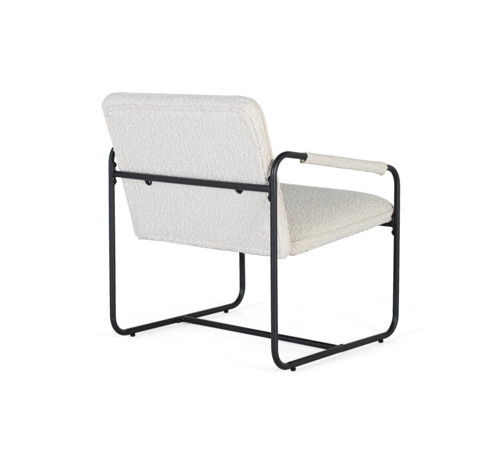 Set di due poltrone rivestite in tessuto beige e trapuntate