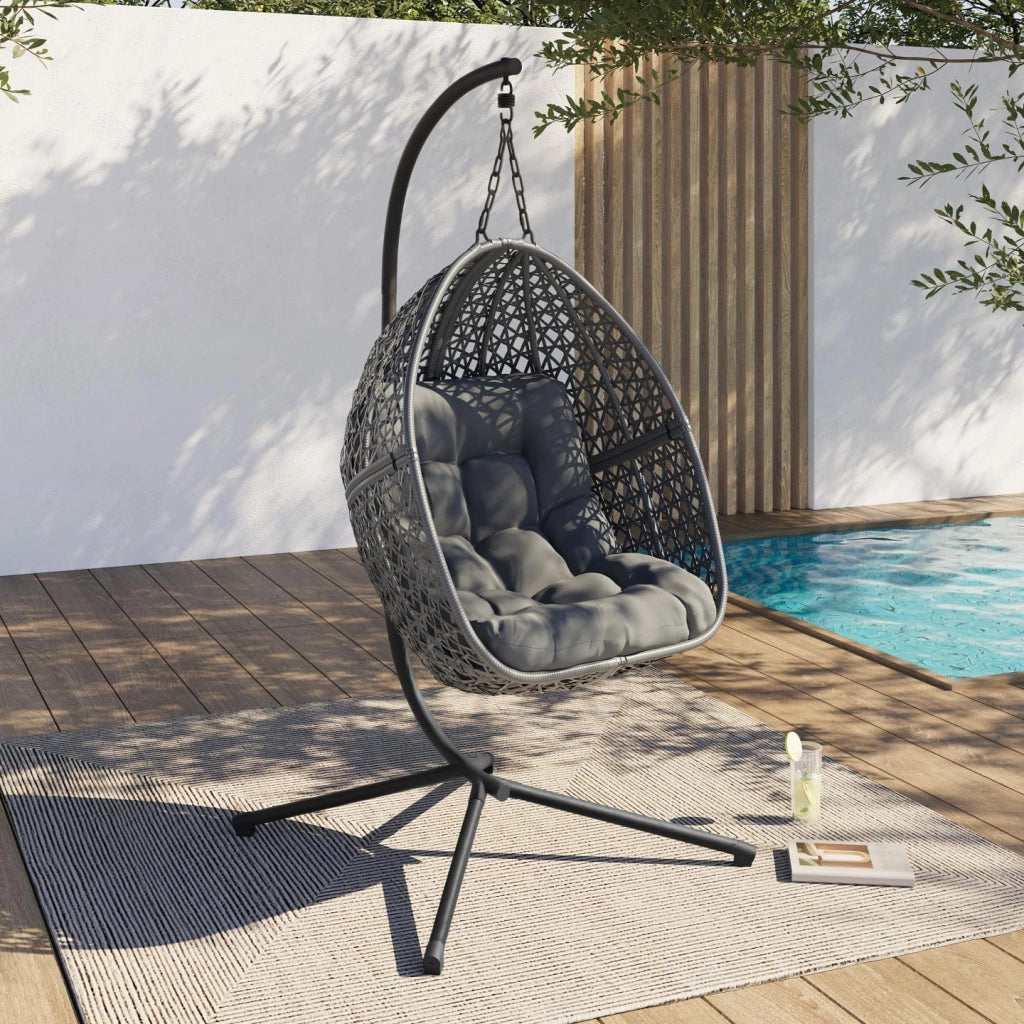 Poltrona a Luna sospesa in Rattan Traforato con Cuscino Grigio