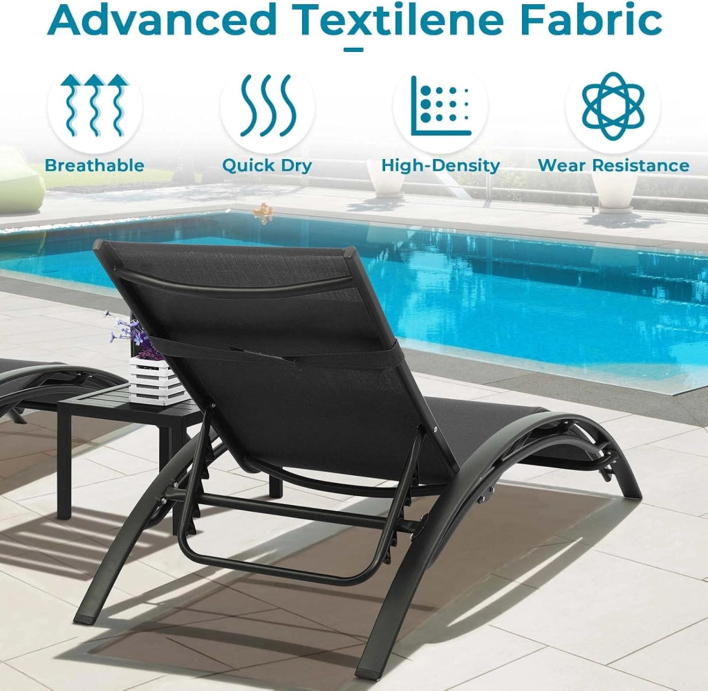 Set di 2 lettini prendisole in alluminio, Lettino da Giardino, con Tavolo e Cuscino Poggiatesta, Resistenti alle intemperie, Schienale regolabile in 5 posizioni, Adatto per giardini, piscine