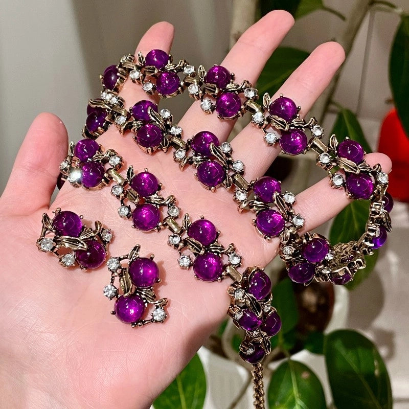 Collana, bracciale e orecchini a forma di foglia in resina viola con strass, in stile vintage.