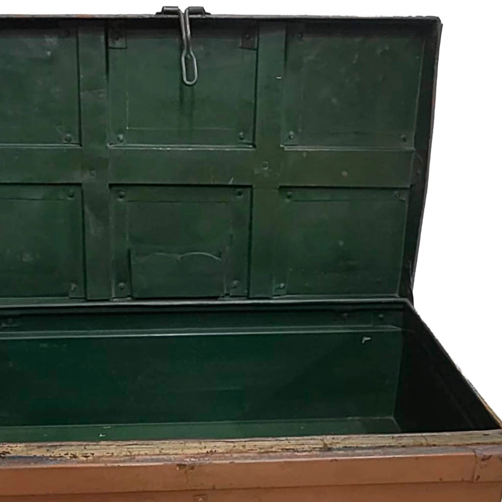 Valigia artigianale in metallo, 67x37x25h cm