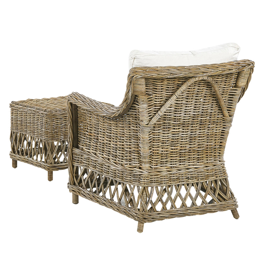 Set di 2 poltrone da giardino in rattan naturale con poggiapiedi in cotone cuscini schienale bianco sporco per interni ed esterni