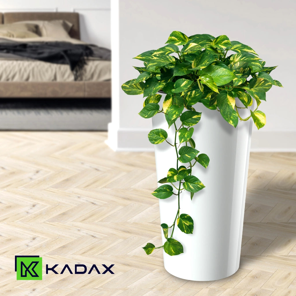 Vaso da fiori KADAX 47 cm con coperchio e inserto, in plastica bianca.