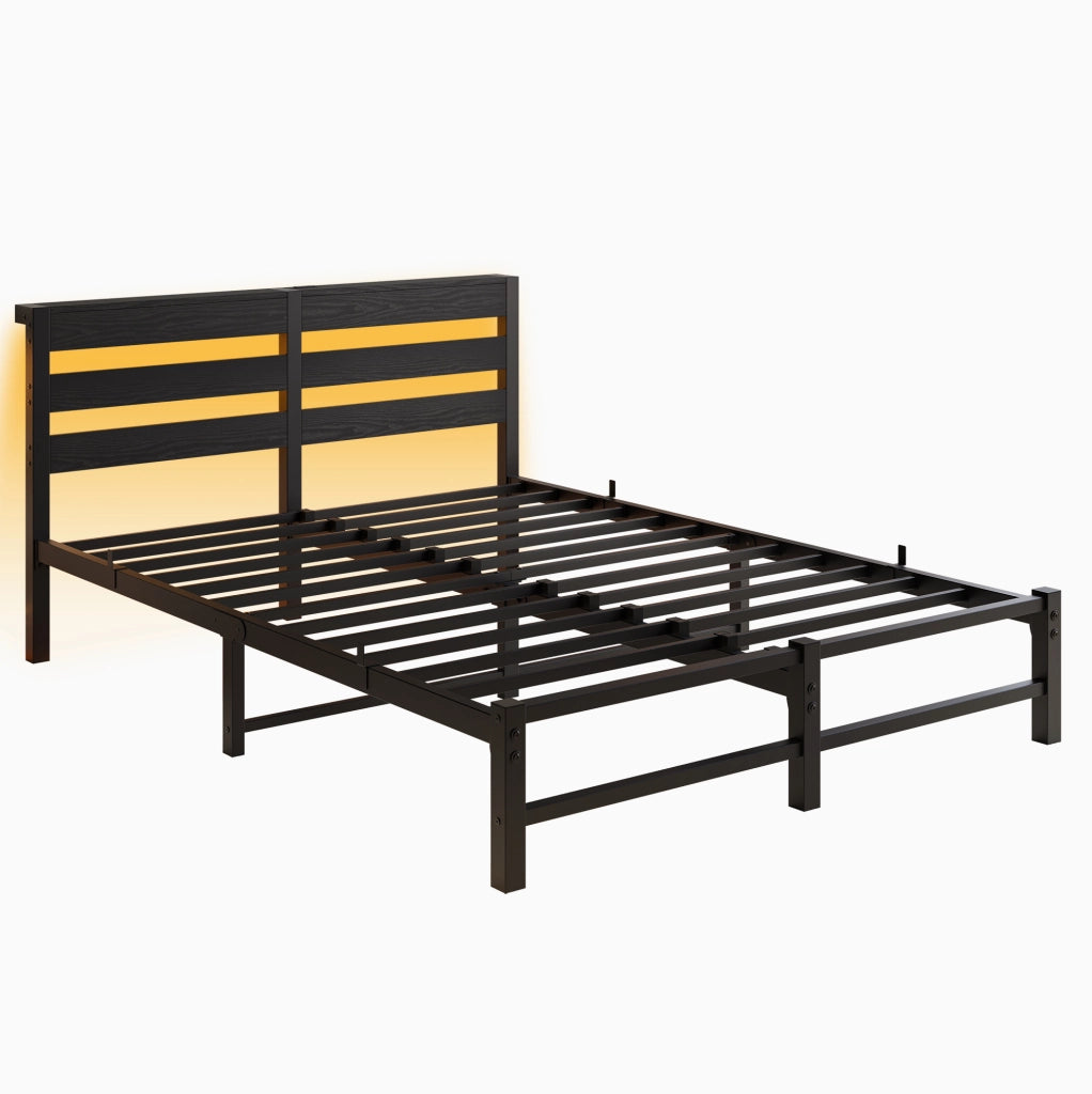 Letto in metallo 140x200 cm con LED RGB; 2 porte USB e ripiano; nero