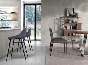 Sgabello in tessuto grigio