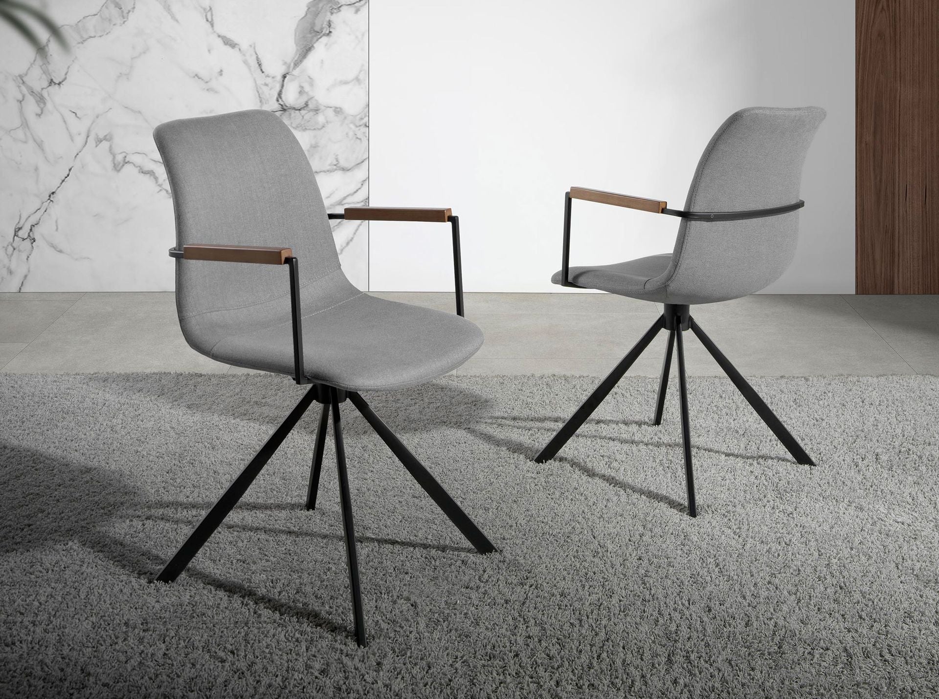 Sedia girevole in tessuto grigio scuro