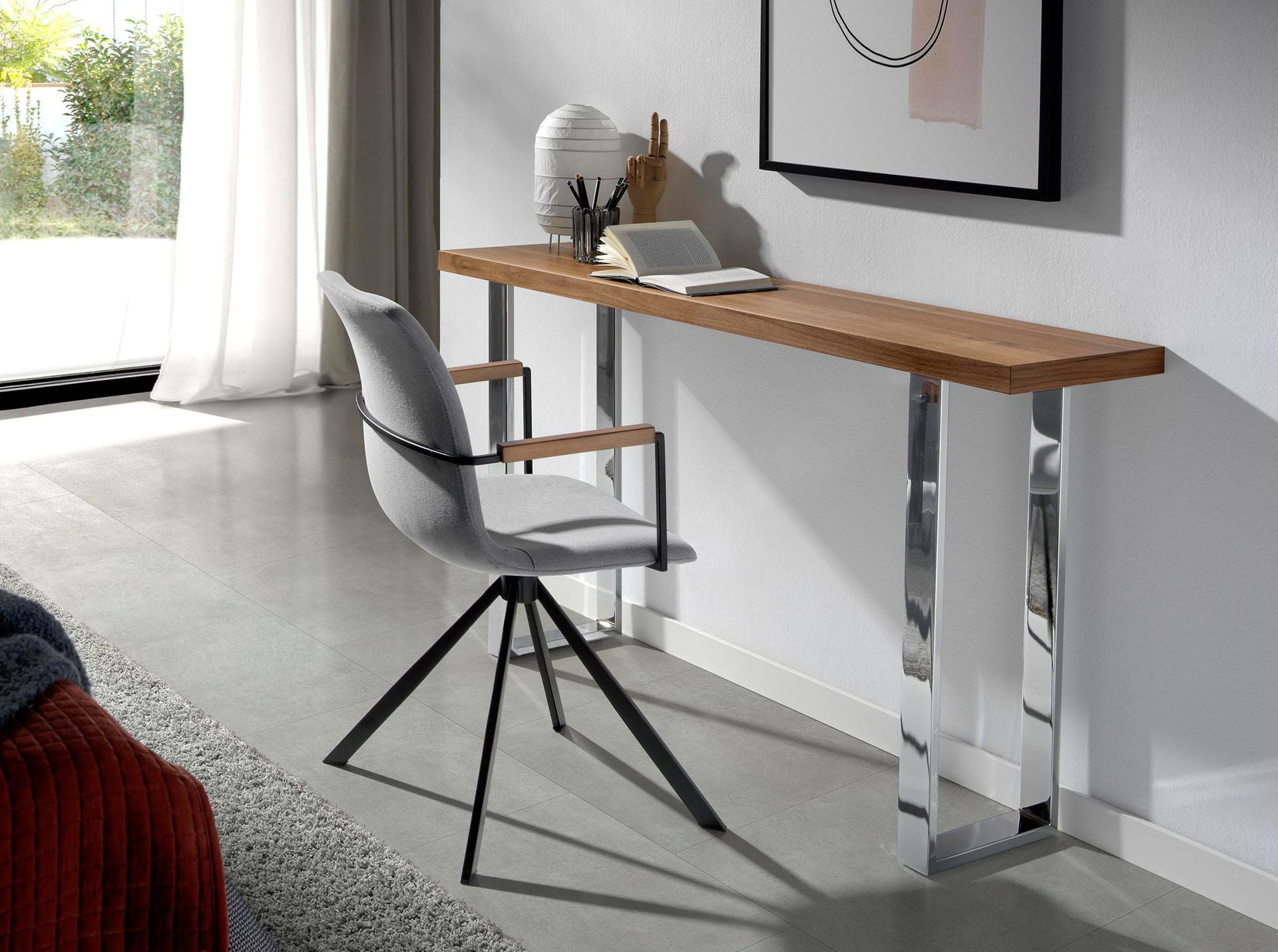 Sedia girevole in tessuto grigio scuro