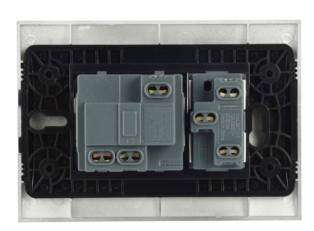 PLACCA PRECOMPOSTA 1 presa P40 + 1 deviat. 10A - col.nero - ELECTRALINE