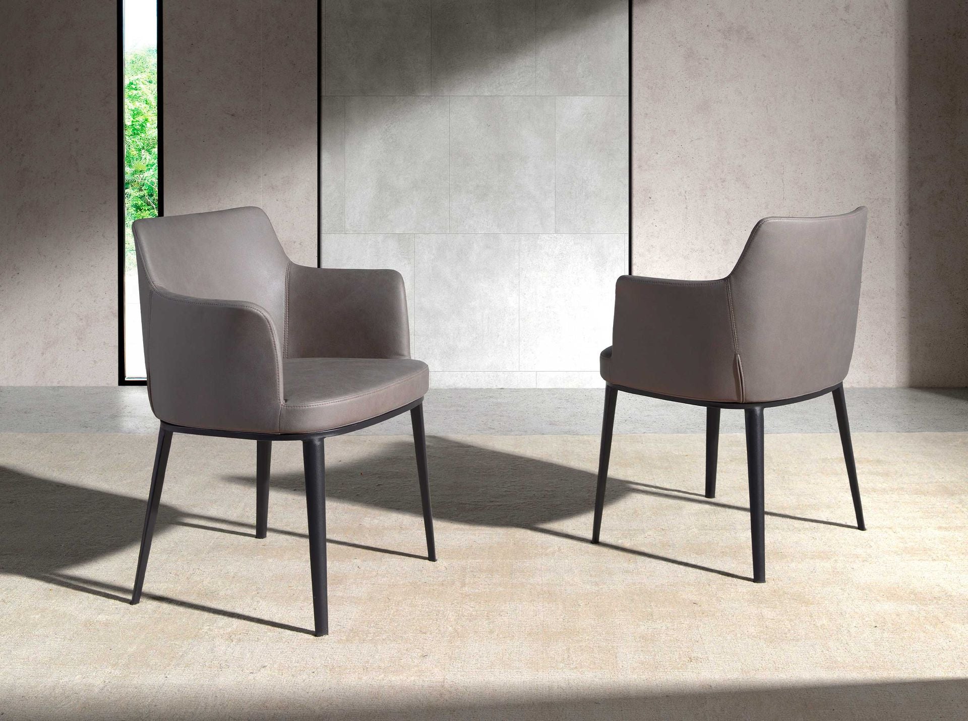 Sedia in tessuto visone