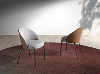 Sedia in tessuto grigio e noce