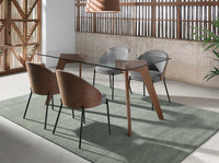 Sedia in tessuto grigio e noce