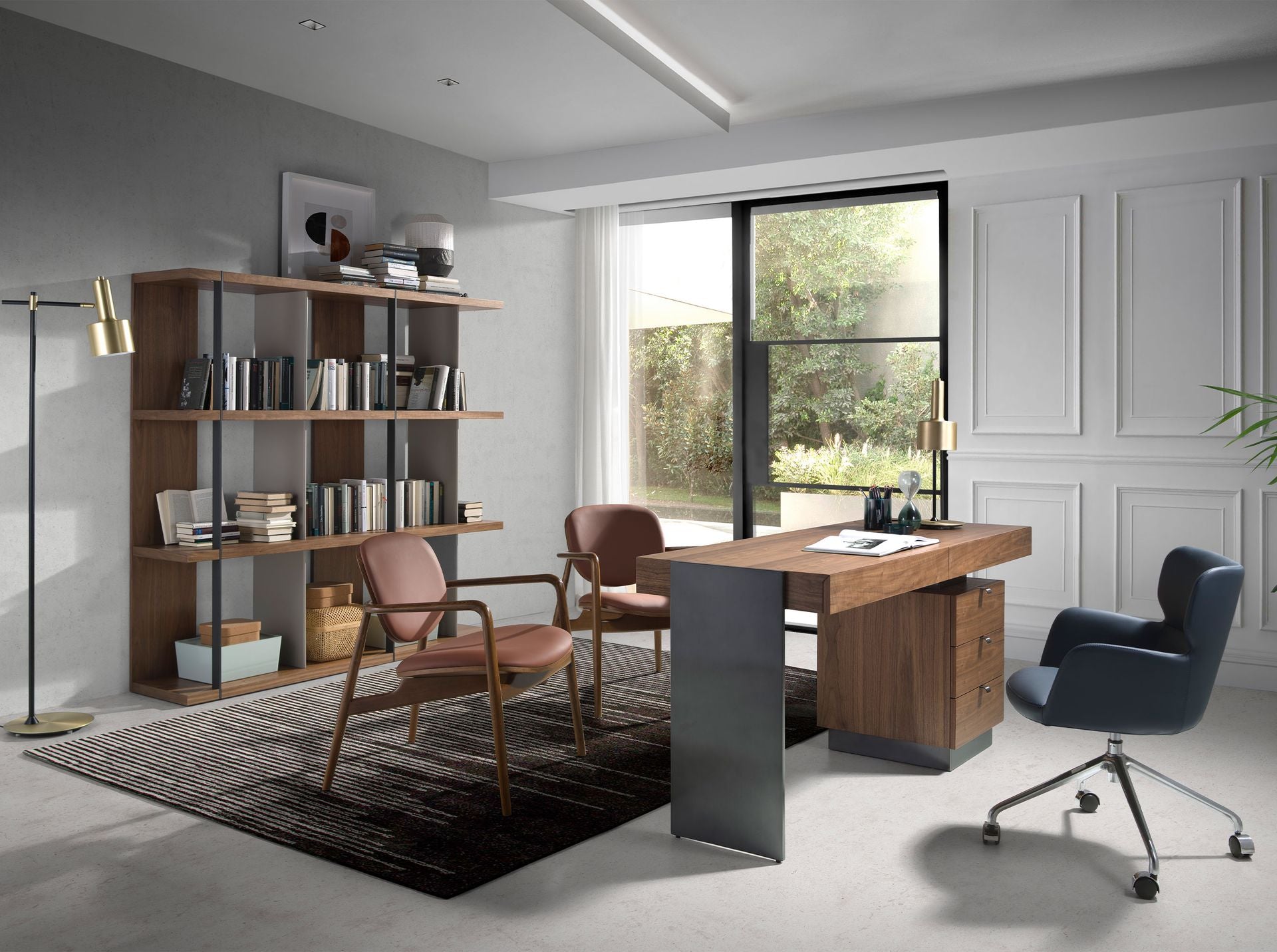 Poltrona in ecopelle marrone e noce